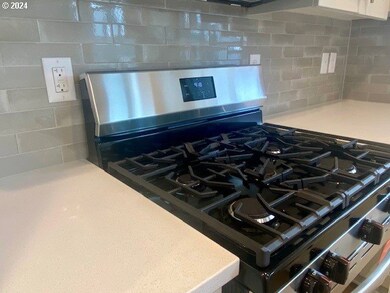 225 W 19th St, Lafayette, OR 97127 - photo 5