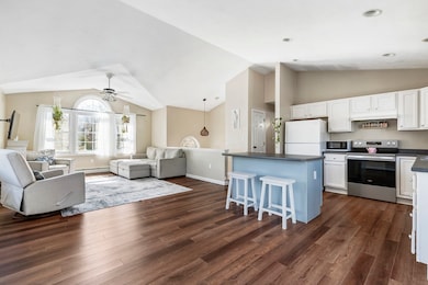 18 Forestview Dr, Fairhaven, MA 02719 - photo 2