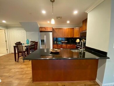 907 Dolphin Ln unit 907, Holbrook, NY 11741 - photo 3