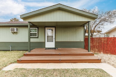 211 Chestnut St, Idalou, TX 79329 - photo 6