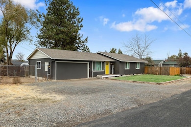 2047 SW Reindeer Ave, Redmond, OR 97756 - photo 4