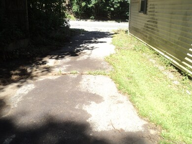 306 Sterling St, Clinton, MA 01510 - photo 4