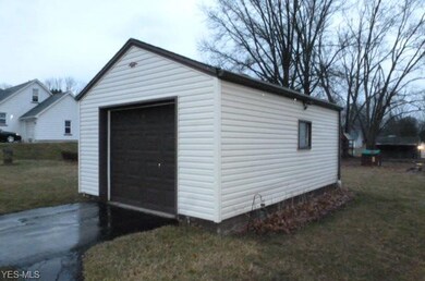 391 Poland Ave, Struthers, OH 44471 - photo 4