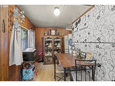 403 Azalea Dr, Grants Pass, OR 97526 - photo 5