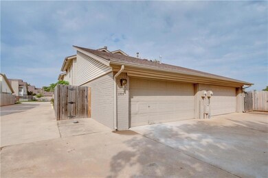11414 Benttree Cir unit 11414, Oklahoma City, OK 73120 - photo 2