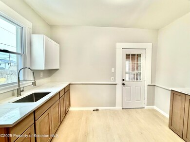 332 N Sumner Ave, Scranton, PA 18504 - photo 2