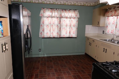 102 W Bryant St, Greensburg, IN 47240 - photo 5