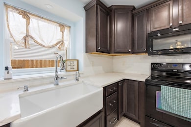 9811 W Maxwell, Wichita, KS 67215 - photo 7