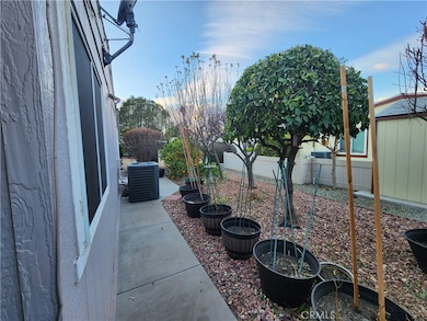 1250 N Kirby St unit 127, Hemet, CA 92545 - photo 2