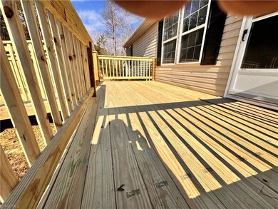 Expansive deck