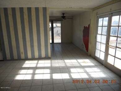 LIVING ROOM / DINING ROOM