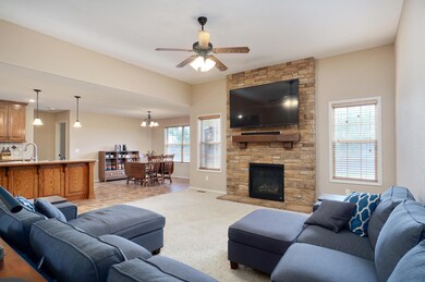 302 N Leeann Dr-6