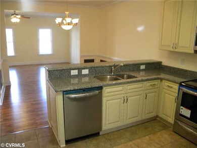 Kitchen - Kitchen looks into the dining room and l