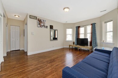6319 N Sacramento Ave unit 3W, Chicago, IL 60659 - photo 4