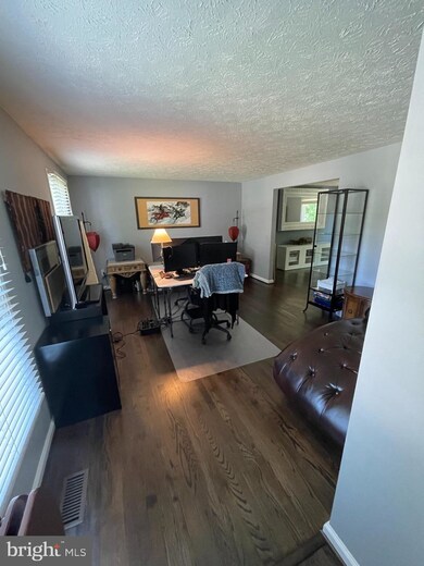 9002 Macsvega Ct, Lorton, VA 22079 - photo 2