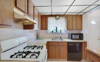 Kitchen w/ lots of cabinet space
