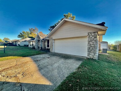 540 Ridgewood Dr, Pryor, OK 74361 - photo 5