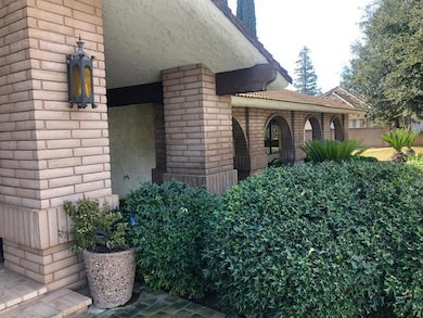 5478 E Butler Ave, Fresno, CA 93727 - photo 4