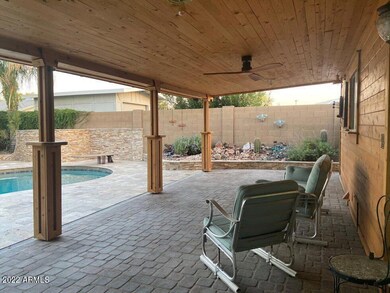 Covered patio pavered with ceiling fan