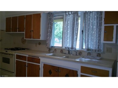 17614 Maple Heights Blvd, Maple Heights, OH 44137 - photo 5