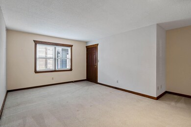 ENTRANCE + LARGE LIVING ROOM