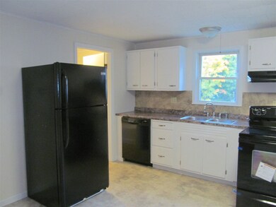 54 Cross St, Newport, VT 05855 - photo 6