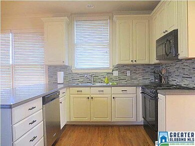 Plenty of beautiful cabinets,lots and lots of coun