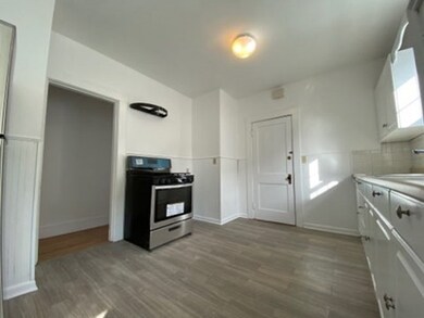 133 Redlands Rd unit 2, West Roxbury, MA 02132 - photo 2