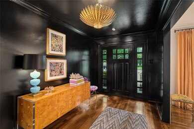 ENTRYWAY- Welcome to this beautifully updated Wilc
