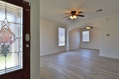1817 Winding Trail Ln, Alvin, TX 77511 - photo 2