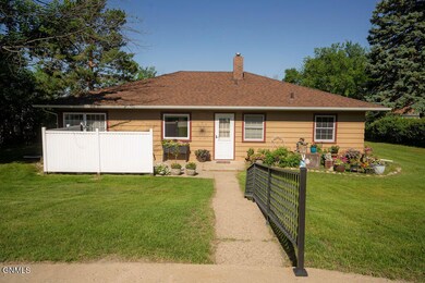 711 2nd Ave SE, Jamestown, ND 58401 - photo 2