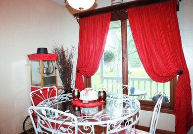 2510 Rownd St, Cedar Falls, IA 50613 - photo 3