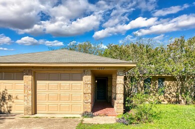 1202 Sandstone Dr, Cleburne, TX 76033 - photo 5