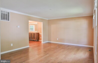 15021 Woodglen Ct, Dumfries, VA 22025 - photo 3