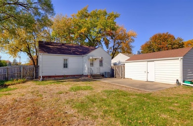 2301 50th St, Des Moines, IA 50310 - photo 7