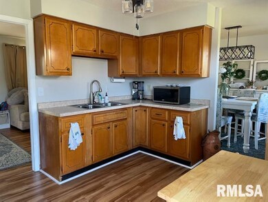 2311 18th St, Bettendorf, IA 52722 - photo 2