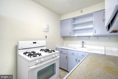 666 Rively Ave, Glenolden, PA 19036 - photo 5