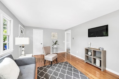 17 Delmore St, Springfield, MA 01109 - photo 7