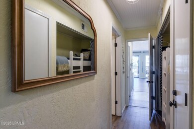 mo2503071-1002