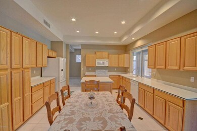 7 - Eat In Kitchen