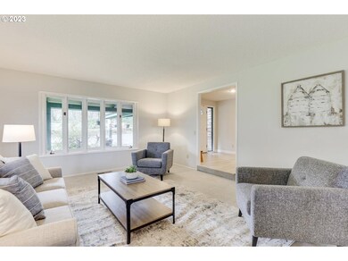 Living Room/Entrance