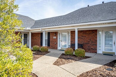 8013 Aspen Glen Dr unit 8013, Louisville, KY 40228 - photo 5