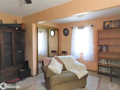 305 N 15th Ave W, Newton, IA 50208 - photo 5