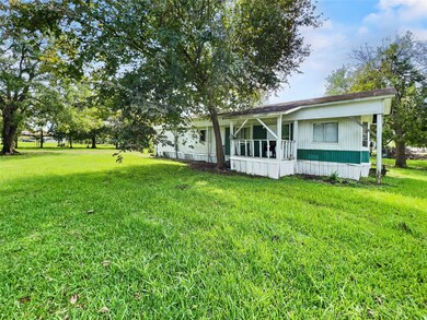302 Austin St, Brazoria, TX 77422 - photo 2