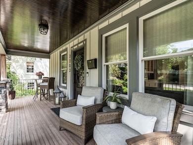 004-1280x960-front-porch
