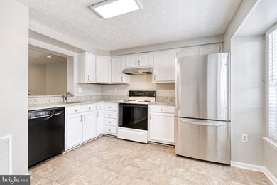 7215 Procopio Cir, Columbia, MD 21046 - photo 4