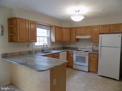 12106 Dove Cir, Laurel, MD 20708 - photo 6