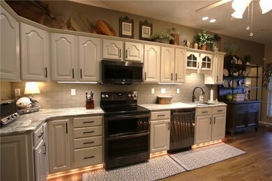 Gorgeous 23x12 Eat-in Kitchen offering Plenty of G