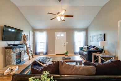 205 Shapard Dr, Shelbyville, TN 37160 - photo 4