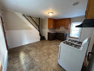 694 Lakeview Ave unit 3, Lowell, MA 01850 - photo 4